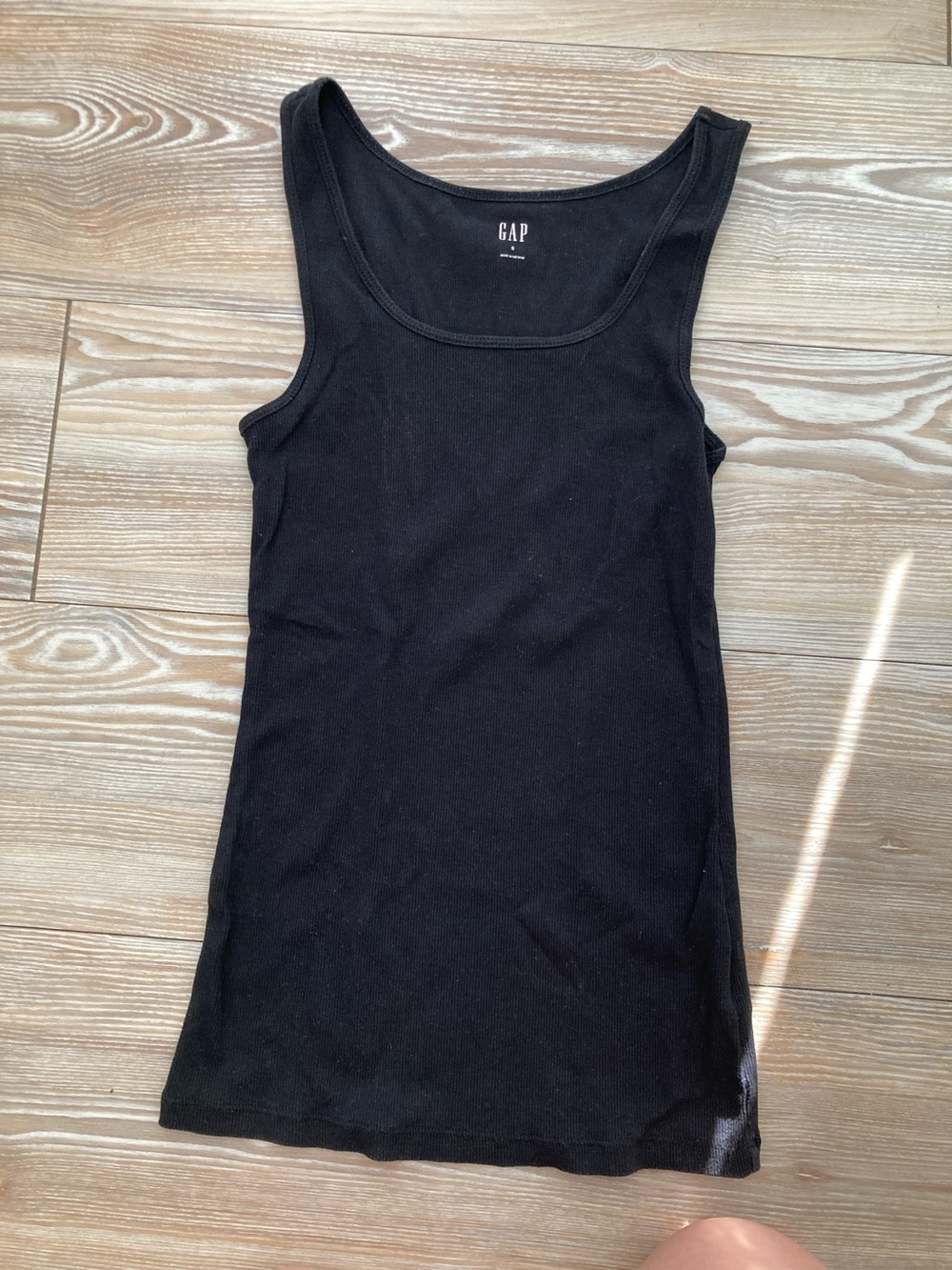 GAP Black Ribbed Scoop Neck Tank Size S